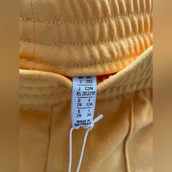 Women’s 2XS - Adidas Yellow Suede Joggers - Picture 5 of 6